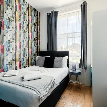 Portobello Road Artistic Studios 'Budget' London Room photo