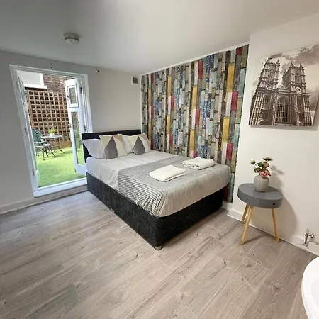 Portobello Road Artistic Studios 'Budget' London Room photo