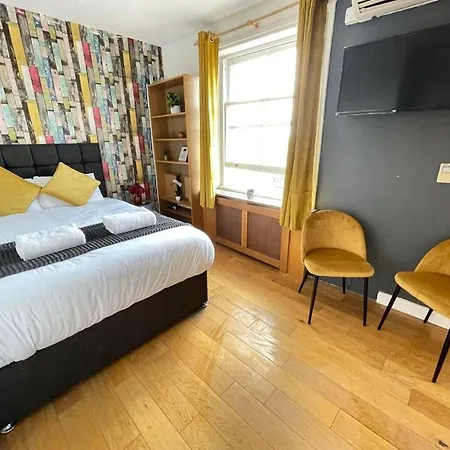 Portobello Road Artistic Studios 'Budget' London Room photo