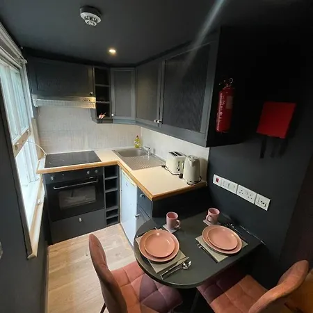 Portobello Road Artistic Studios 'Budget' London Room photo
