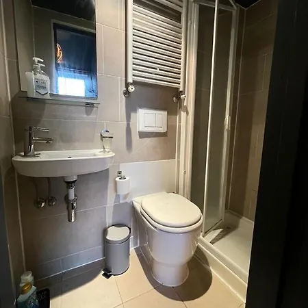 Portobello Road Artistic Studios 'Budget' London Room photo