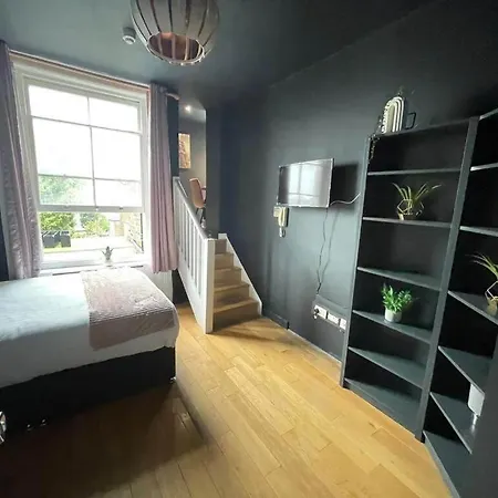 Portobello Road Artistic Studios 'Budget' London Room photo