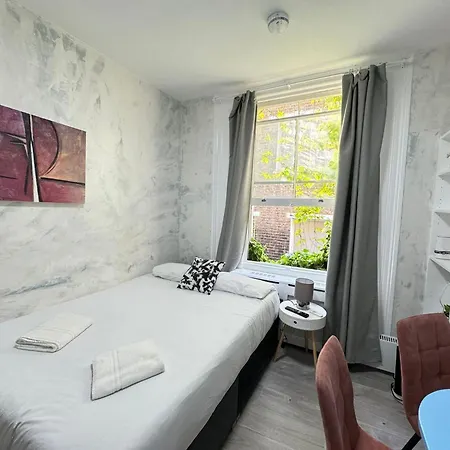 Portobello Road Artistic Studios 'Budget' London Room photo