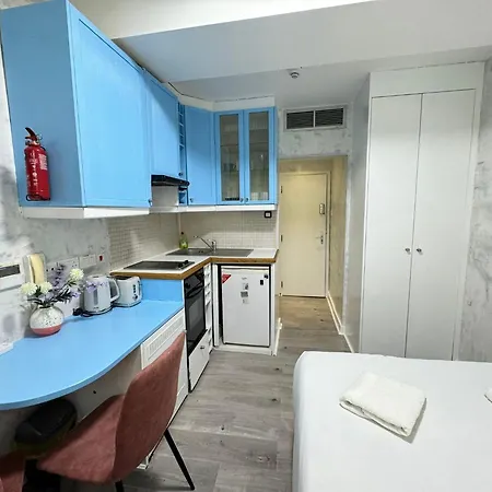 Portobello Road Artistic Studios 'Budget' London Room photo