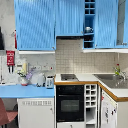 Portobello Road Artistic Studios 'Budget' London Room photo