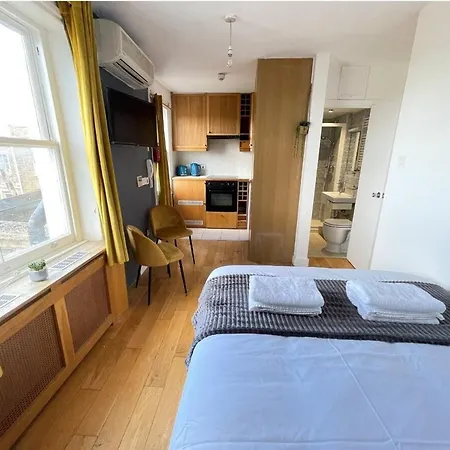 Portobello Road Artistic Studios 'Budget' London Room photo