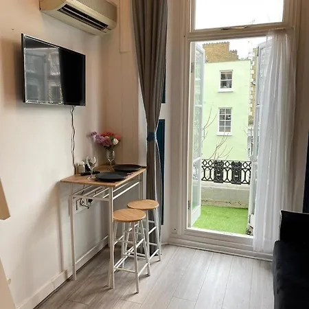 Portobello Road Artistic Studios 'Budget' London Room photo