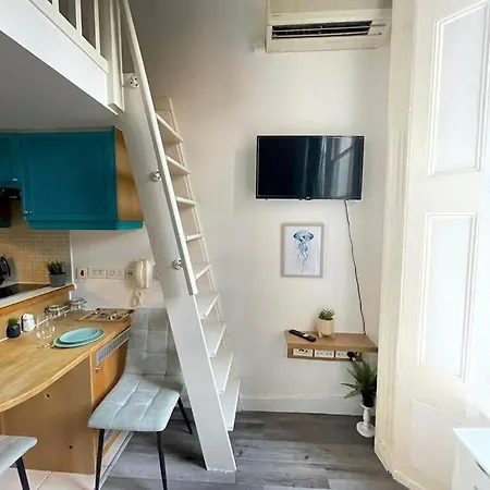 Portobello Road Artistic Studios 'Budget' London Room photo