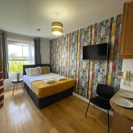 Portobello Road Artistic Studios 'Budget' London Room photo