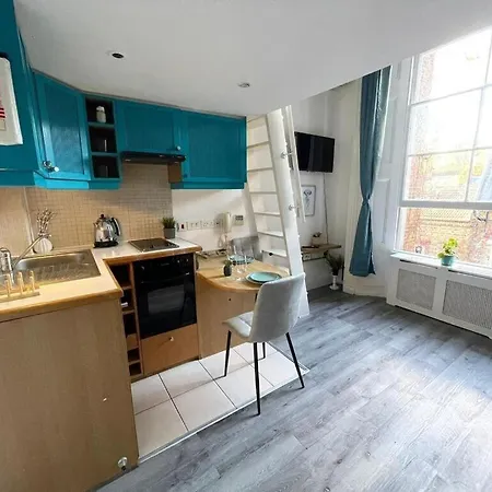 Portobello Road Artistic Studios 'Budget' London Room photo