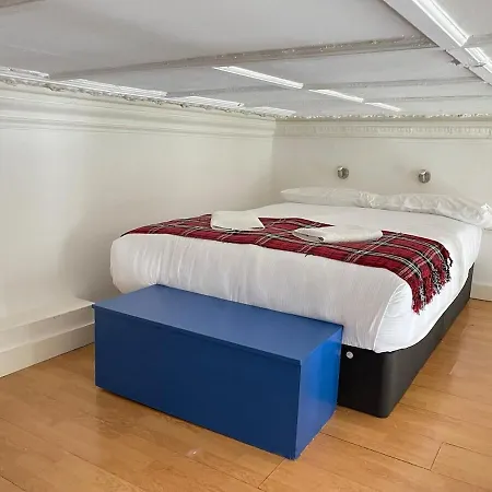 Portobello Road Artistic Studios 'Budget' London Room photo