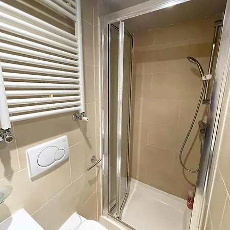 Portobello Road Artistic Studios 'Budget' London Room photo
