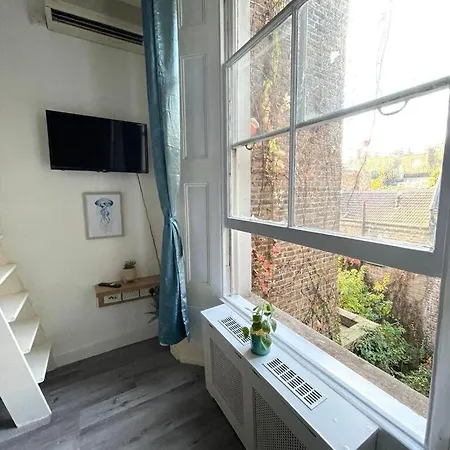 Portobello Road Artistic Studios 'Budget' London Room photo