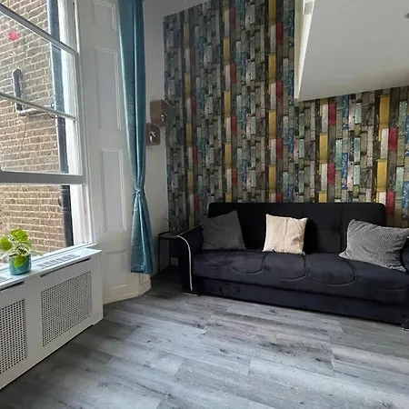 Portobello Road Artistic Studios 'Budget' London Room photo