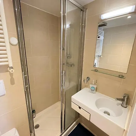 Portobello Road Artistic Studios 'Budget' London Room photo