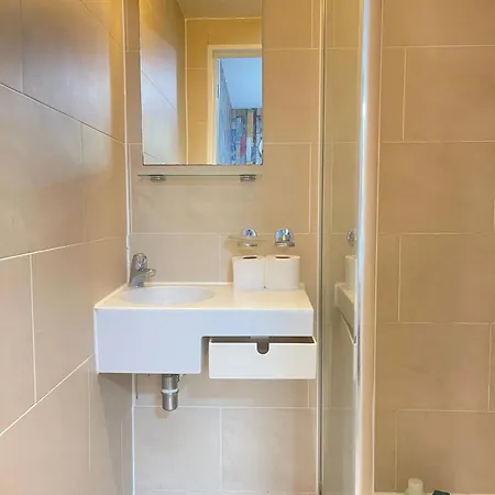 Portobello Road Artistic Studios 'Budget' London Room photo