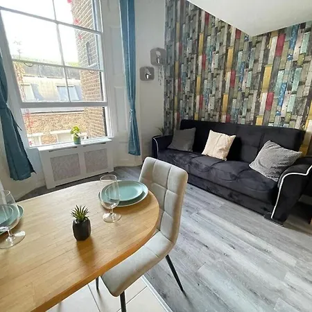 Portobello Road Artistic Studios 'Budget' London Room photo