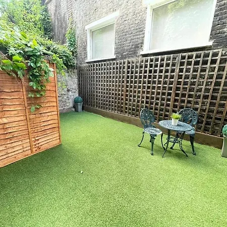 Portobello Road Artistic Studios 'Budget' London Room photo