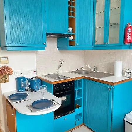 Portobello Road Artistic Studios 'Budget' London Room photo