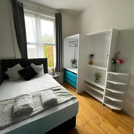 Portobello Road Artistic Studios 'Budget' London Room photo