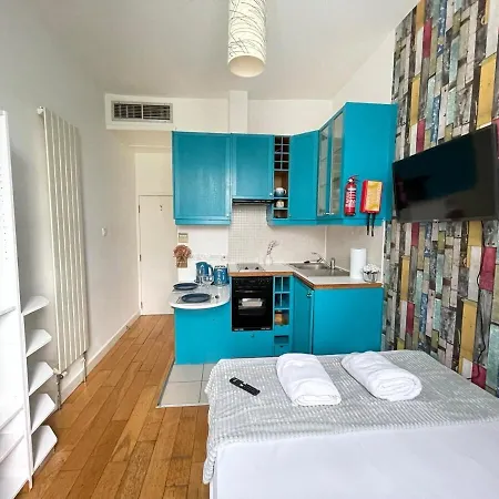 Portobello Road Artistic Studios 'Budget' London Room photo