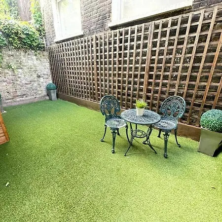 Portobello Road Artistic Studios 'Budget' London Room photo