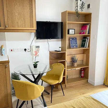 Portobello Road Artistic Studios 'Budget' London Room photo