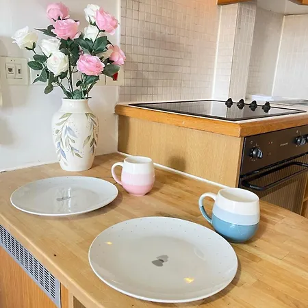 Portobello Road Artistic Studios 'Budget' London Room photo