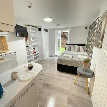 Portobello Road Artistic Studios 'Budget' London Room photo
