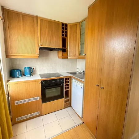 Portobello Road Artistic Studios 'Budget' London Room photo