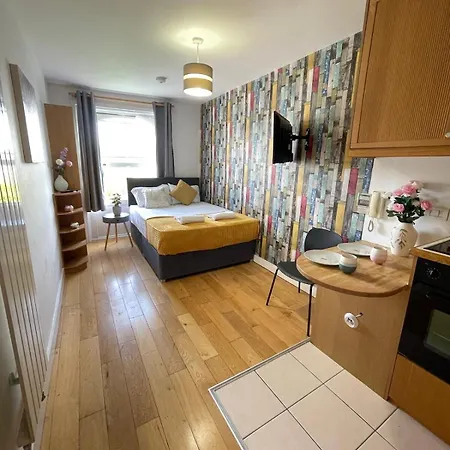 Portobello Road Artistic Studios 'Budget' London Room photo
