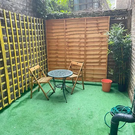 Portobello Road Artistic Studios 'Budget' London Room photo