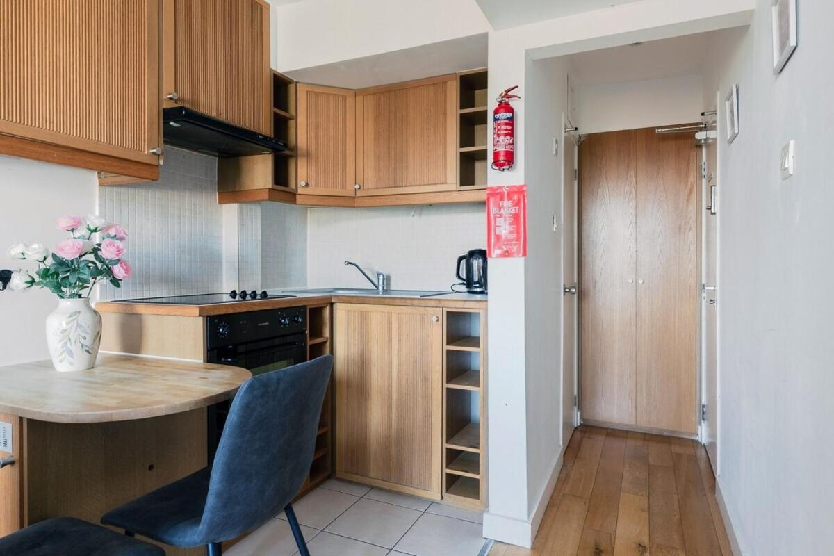 Portobello Road Artistic 'budget' Apartment *
