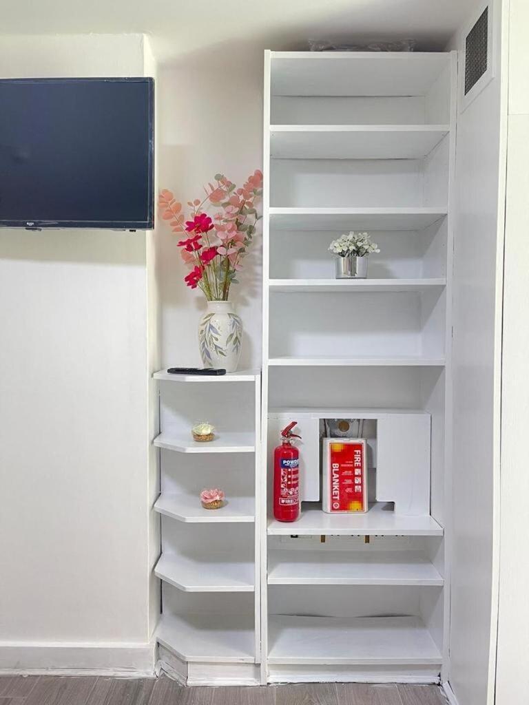 Portobello Road Artistic 'budget' Apartment *